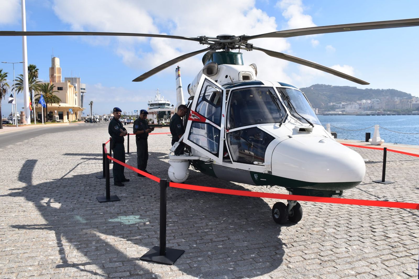 La Guardia Civil muestra sus medios a los escolares