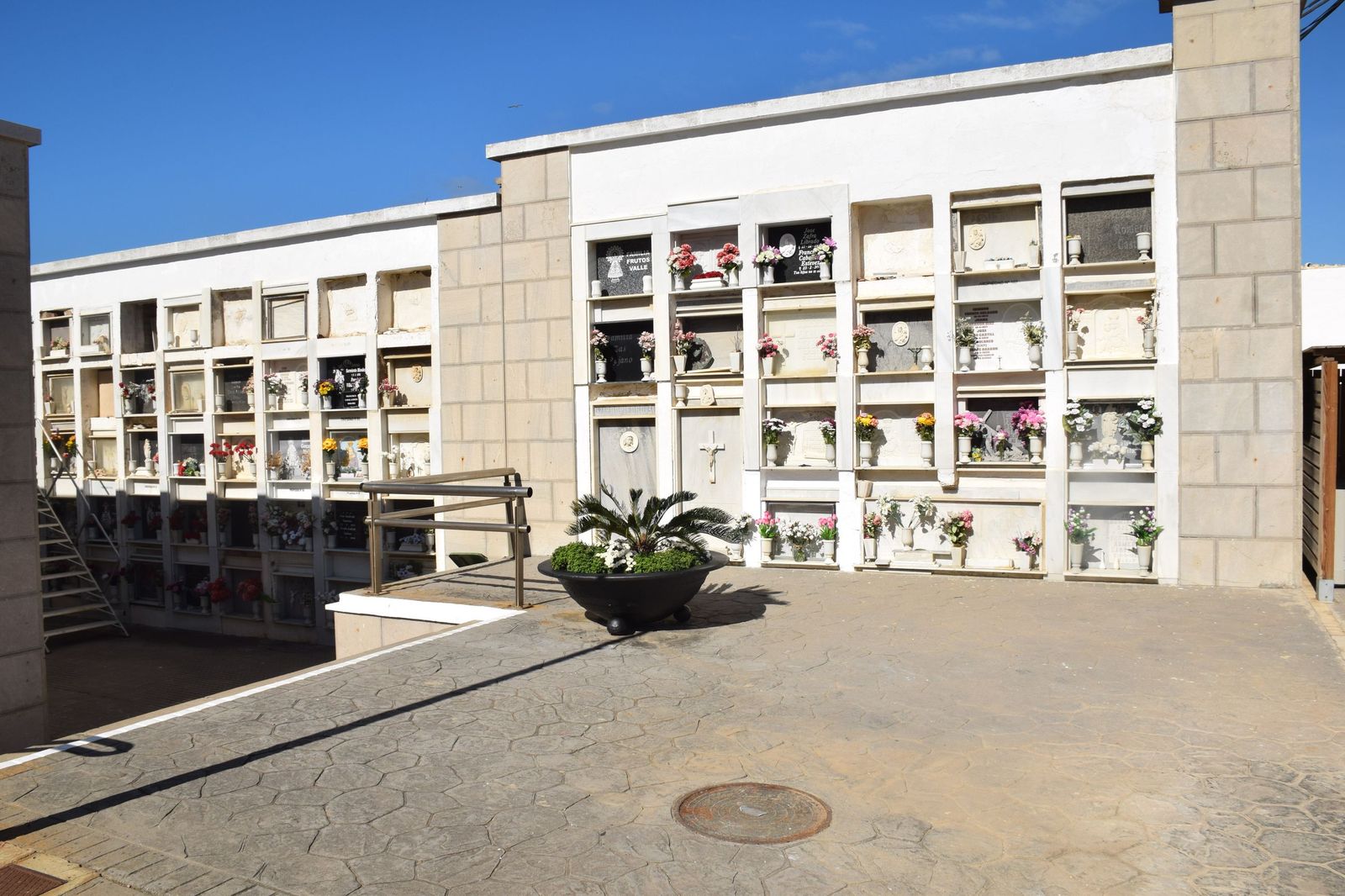 Un recuerdo institucional en el Día de Difuntos para quienes faltan