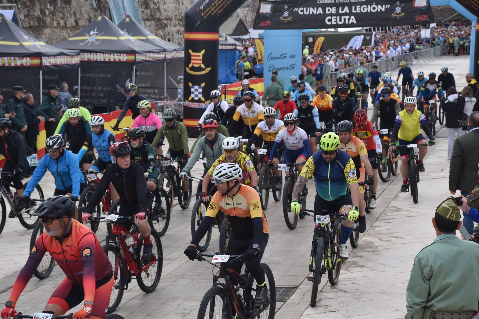 FOTOGALERÍA | Miles de corredores toman la salida en la X Cuna de la Legión: mira las imágenes