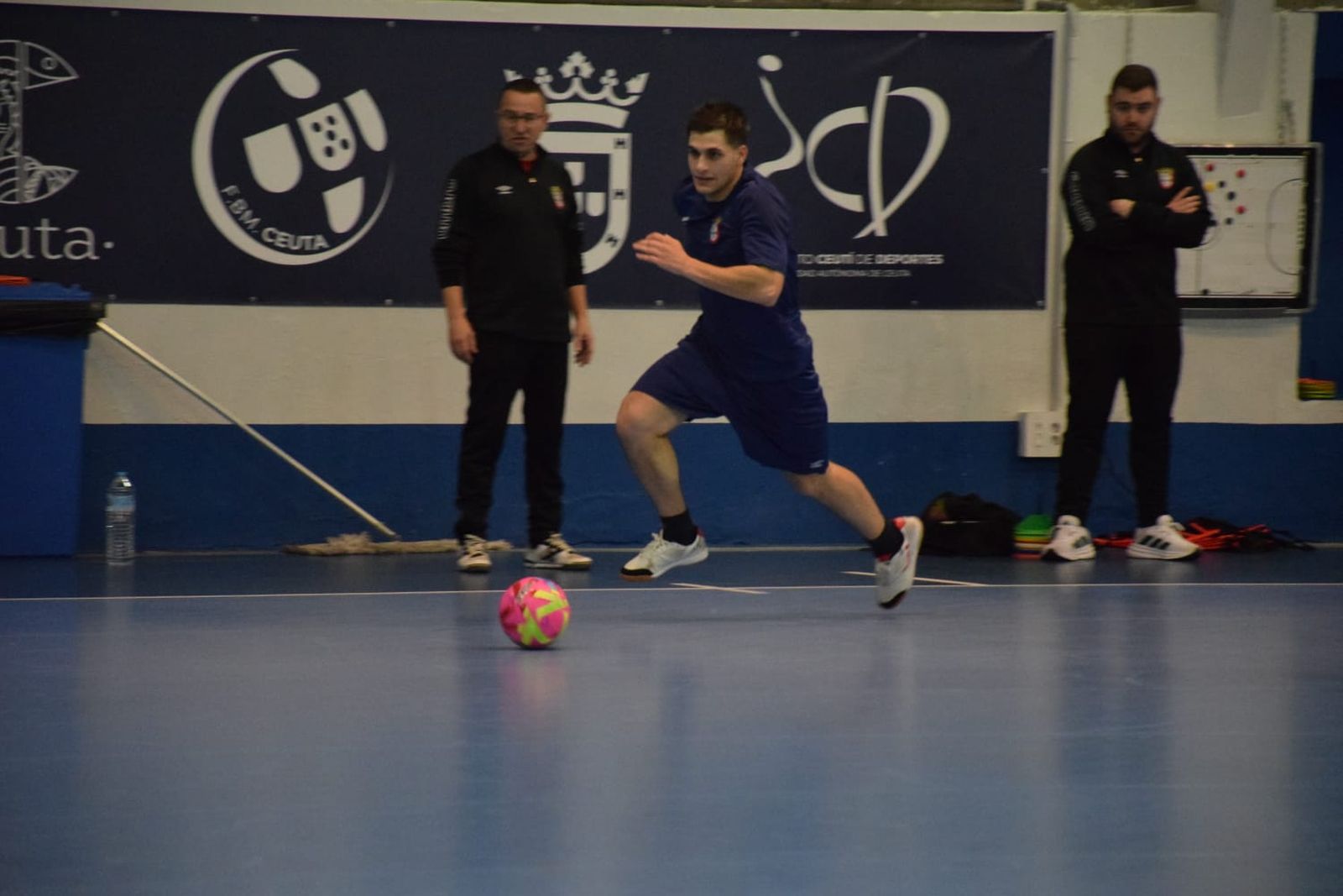 Primer entrenamiento de Nacho García, nuevo entrenador del Ceuti