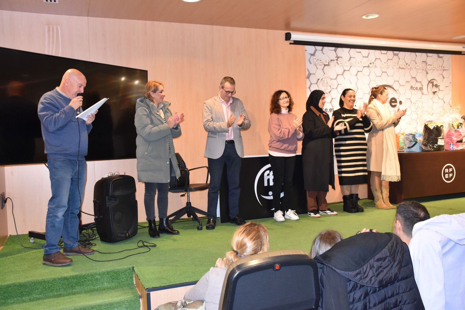 La entrega de premios de la FAMPA por la confección de tarjetas navideñas, en imágenes