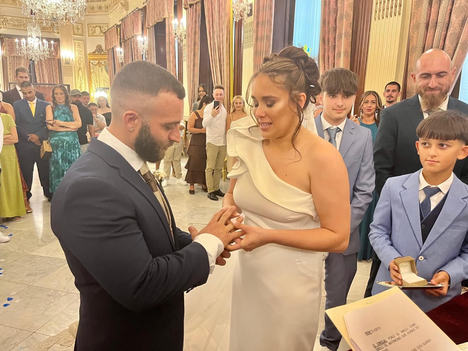 Jesús y Rosa sellan su amor en el Salón del Trono