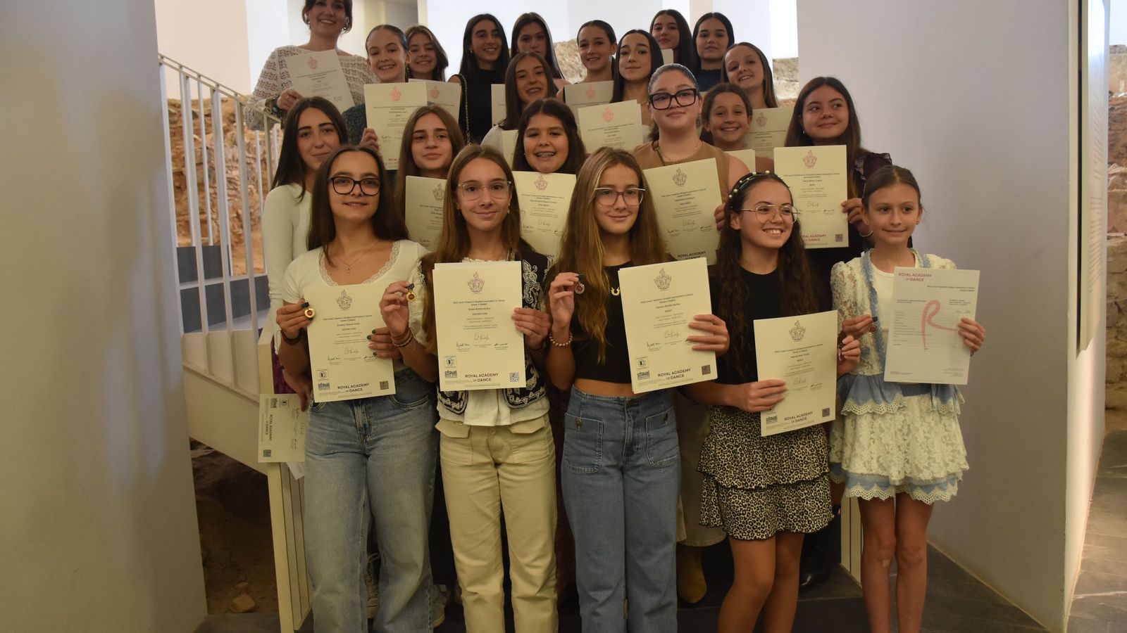 Entrega de diplomas de la Royal Academy of Dance a alumnas de la Escuela de Danza de Rosa Founaud Entrega de diplomas de la Royal Academy of Dance a alumnas de la Escuela de Danza de Rosa Founaud