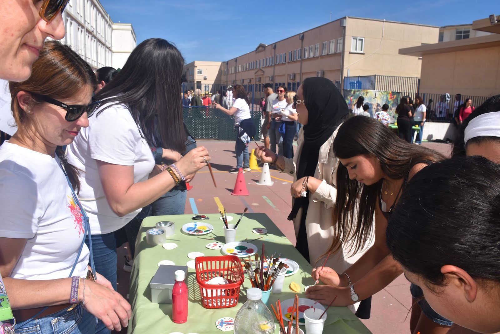 Simpática y colorida selva para poner fin a la Semana Cultural del 'José Acosta'