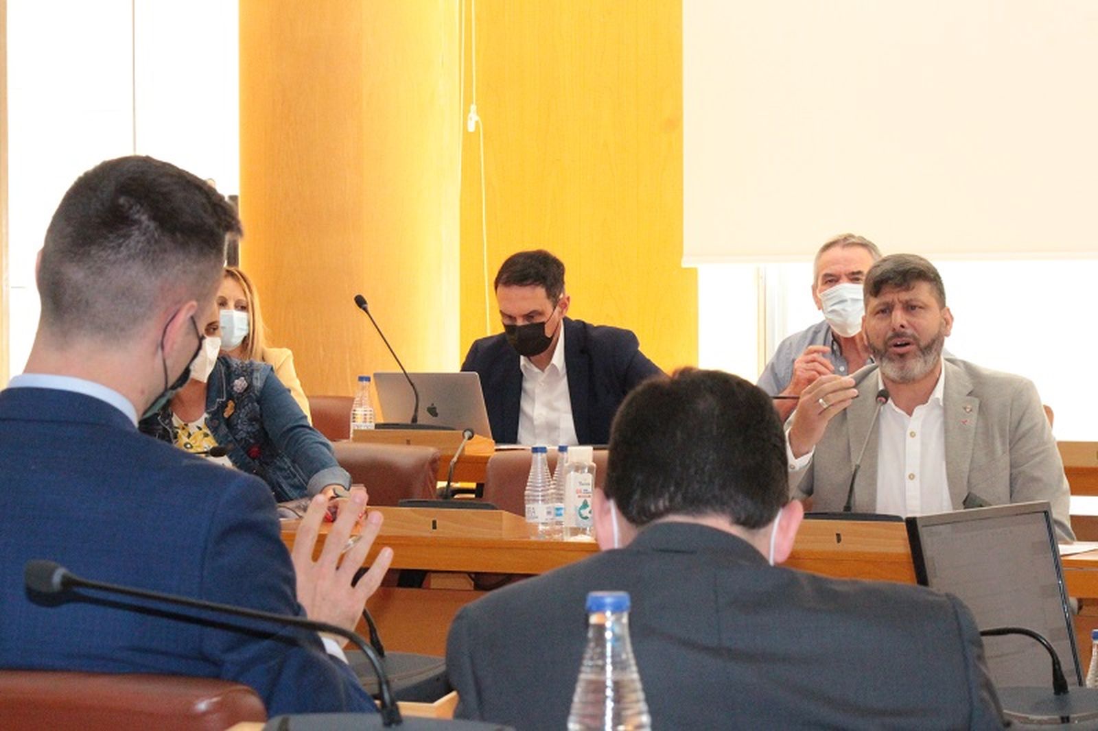 Mohamed Mustafa en el pleno de este viernes / REDUAN