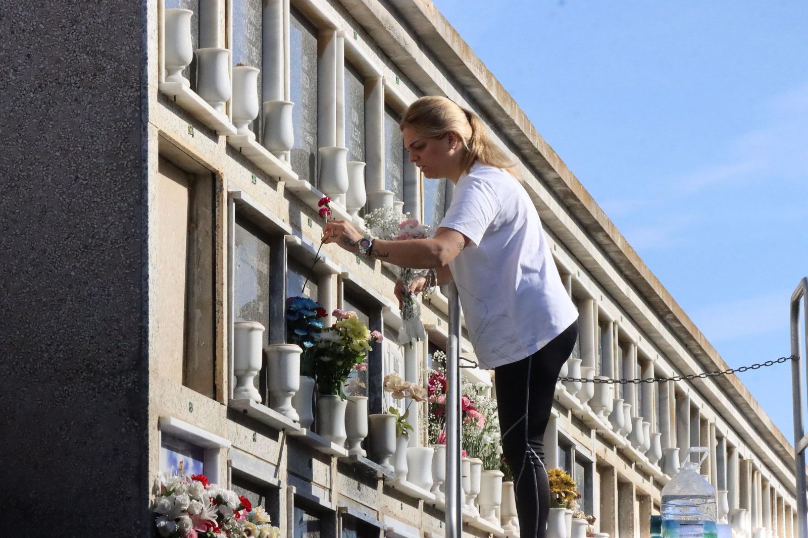 Flores y recuerdo a los difuntos en Santa Catalina Flores y recuerdo a los difuntos en Santa Catalina