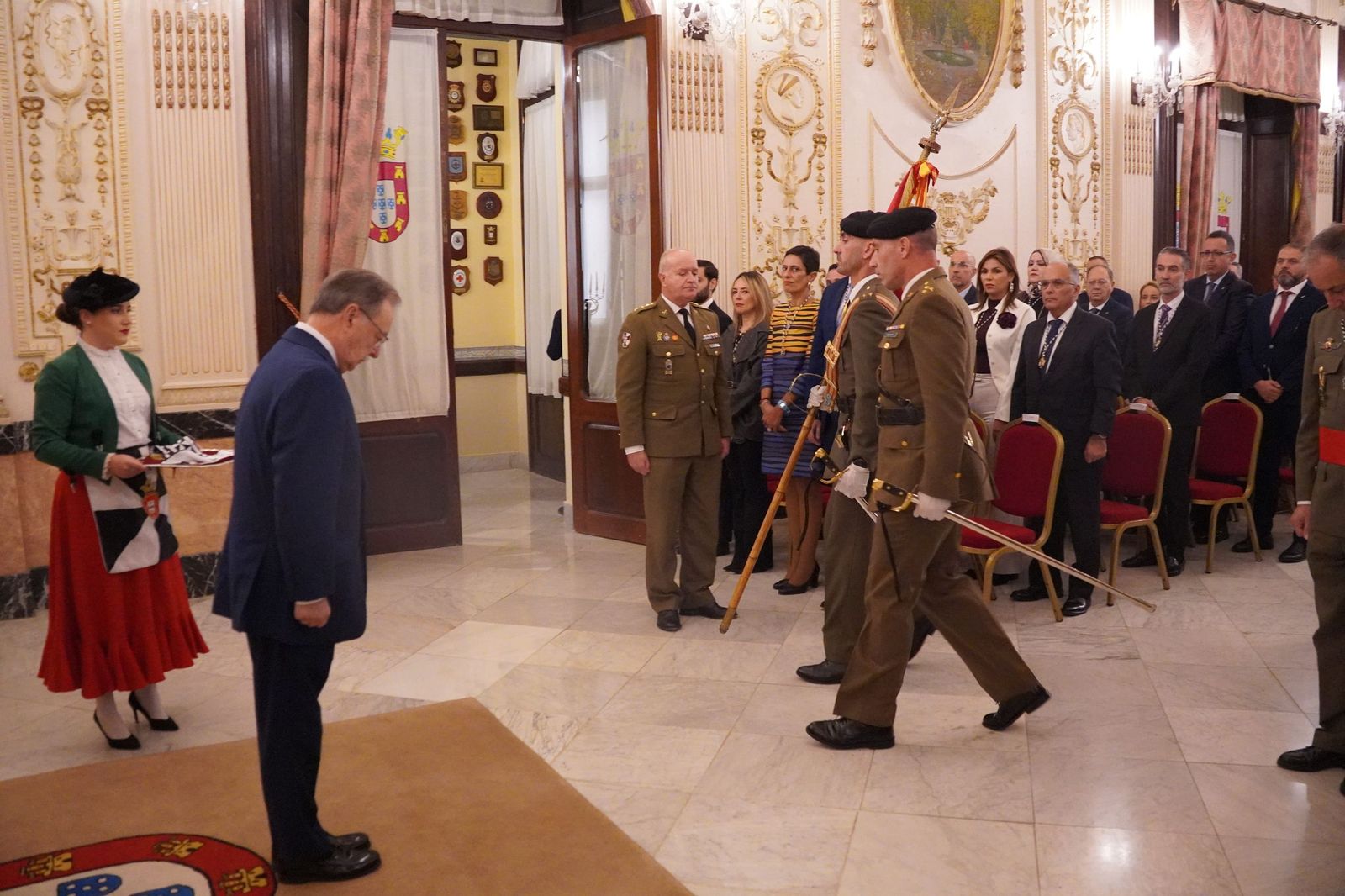 Así ha sido la imposición de la Medalla de Plata de la Ciudad a Caballería