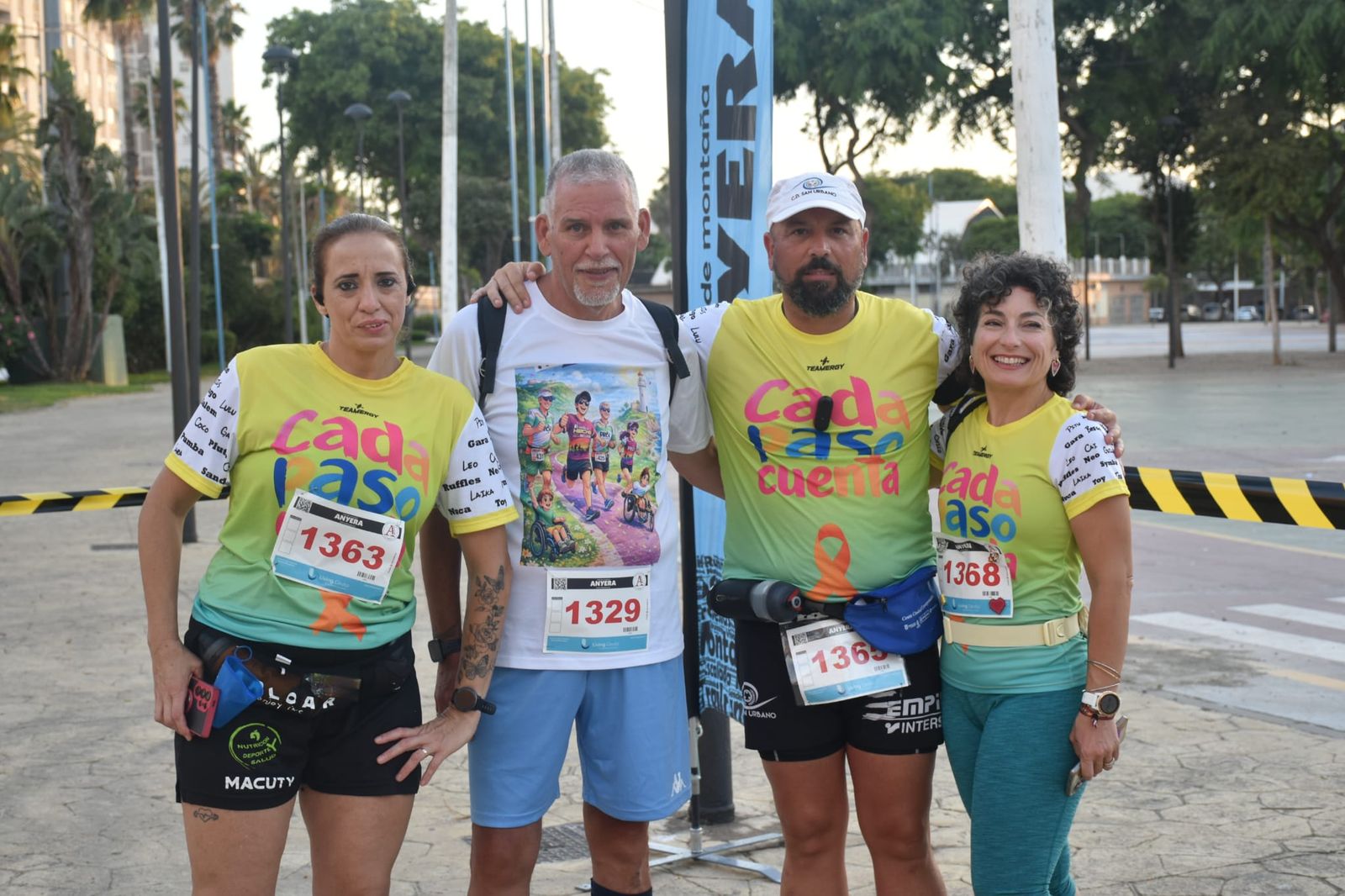 Decenas de senderistas llenan de luz y deporte la XVIII Marcha Nocturna Familiar de Ceuta