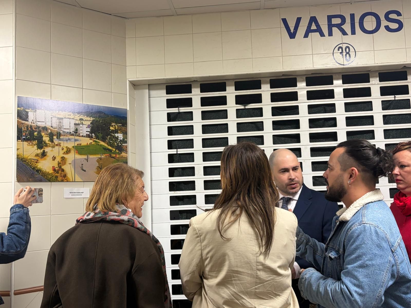 La exposición de fotos del proyecto Altaweia lleva “luz”, “orgullo” y “arte” al Mercado de Hadú