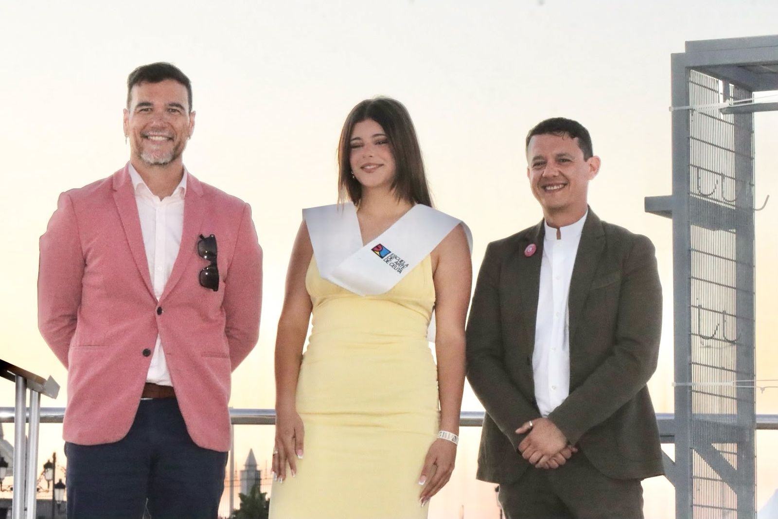 Los grupos de Bachillerato y de Gráfica Interactiva de la Escuela de Arte, graduados