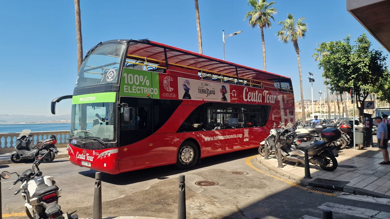 El autobús turístico realizó en la mañana de este martes su primera prueba por las calles de Ceuta