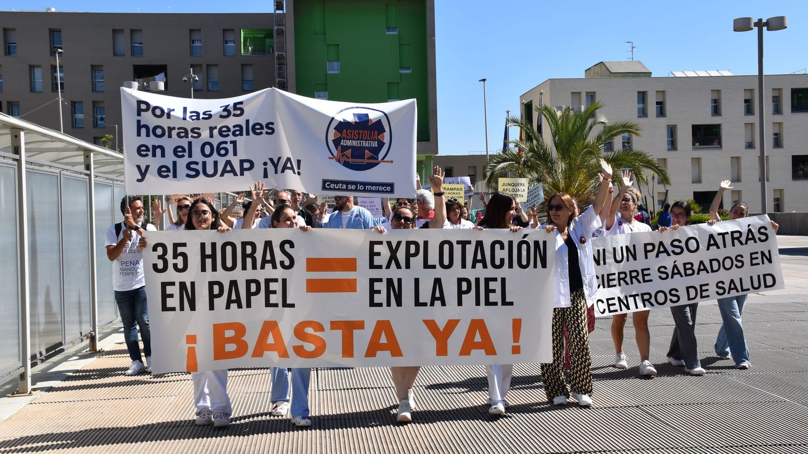 Concentración celebrada en el hospital contra la aplicación de INGESA de la jornada de 35 horas