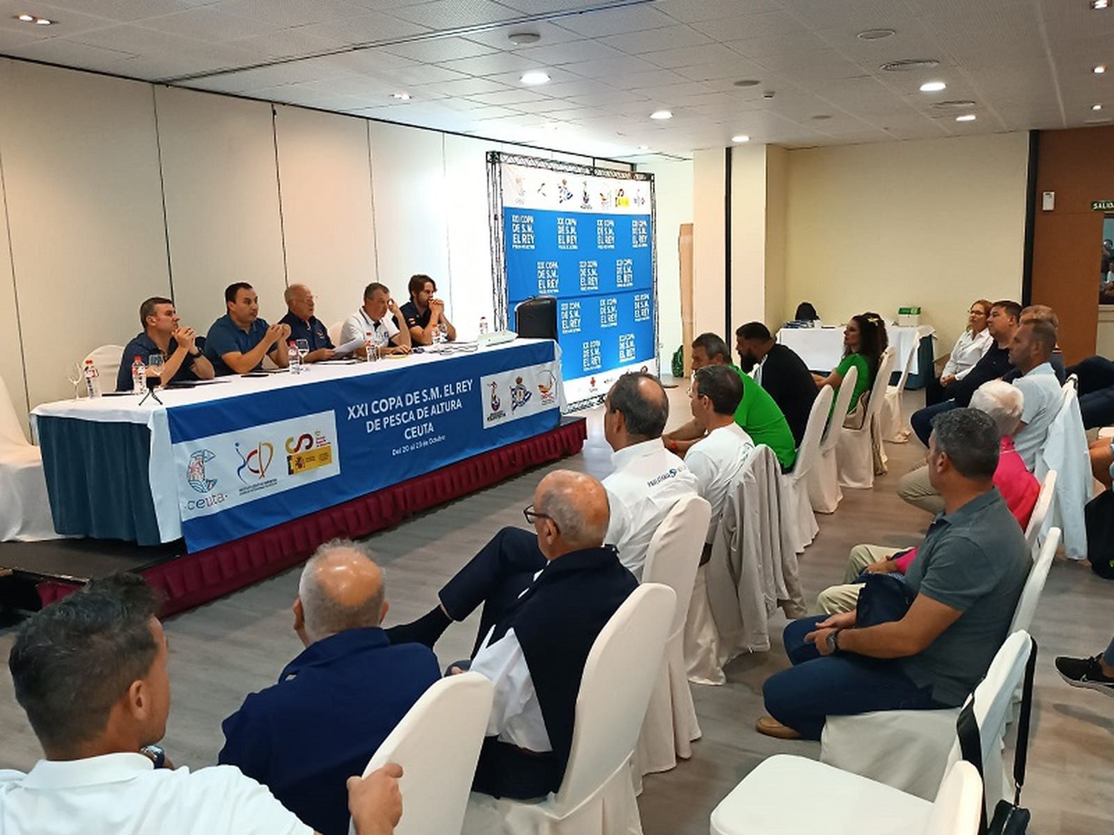 Este jueves ha tenido lugar la reunión de patrones en el hotel Puerta de África. / FOTO D. VICENTE