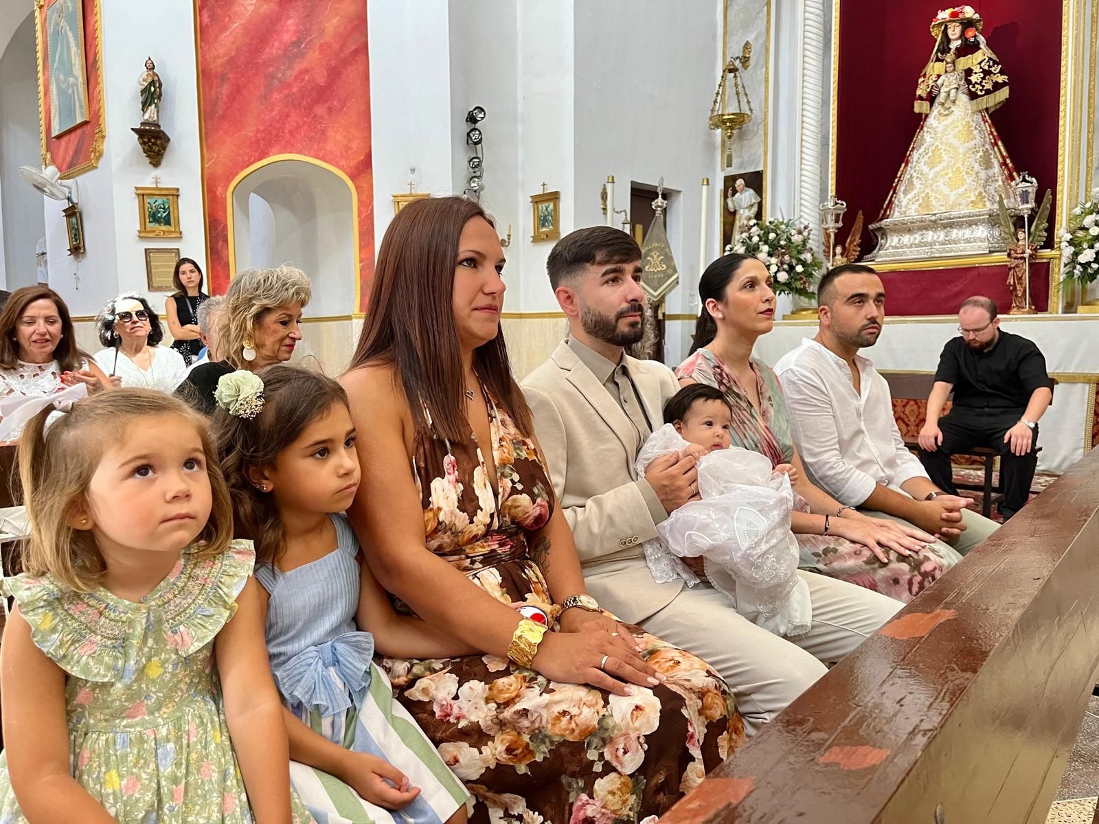Gabriela recibe el Sacramento del Bautismo
