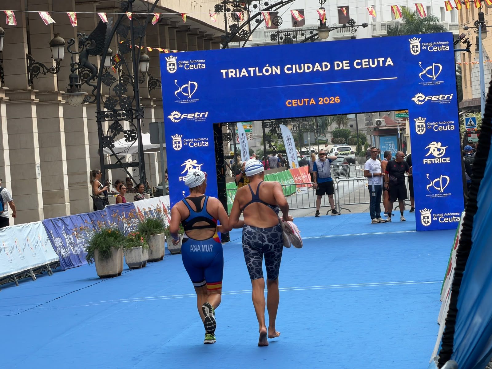 Los aficionados al triatlón en Ceuta se reúnen para participar en el Acuatlón Popular 'Juan Mur' y en la Phoenix Kids Triathlon