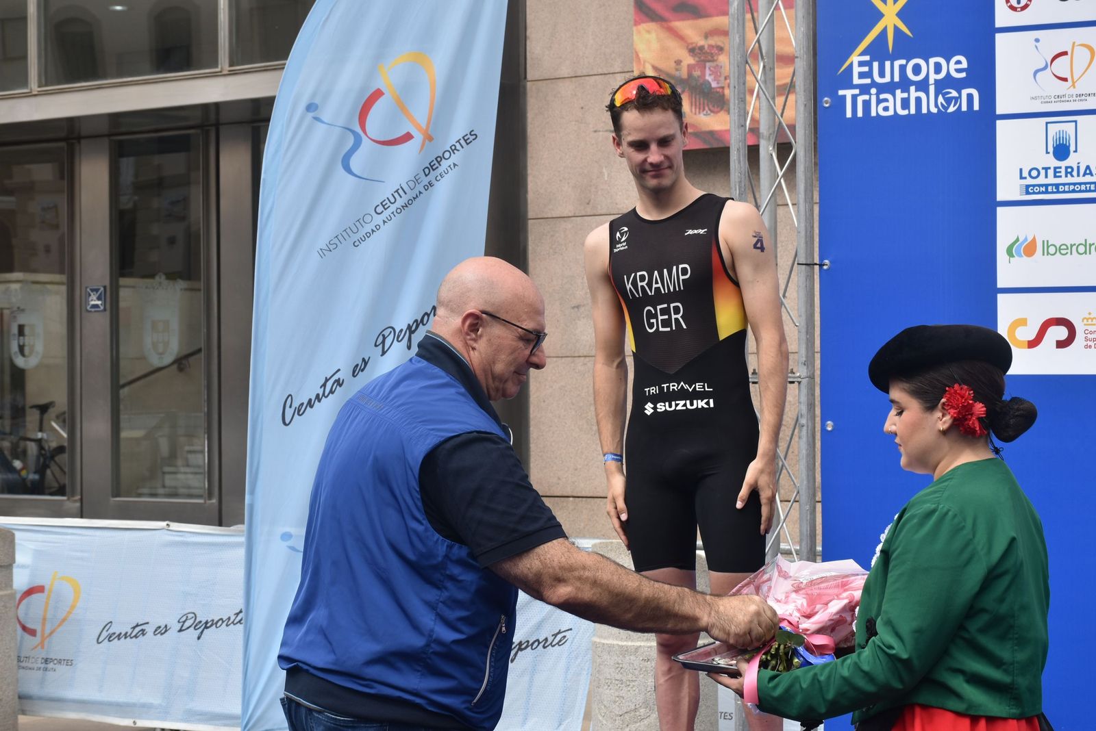 Entrega de trofeos de la Copa de Europa de Triatlón