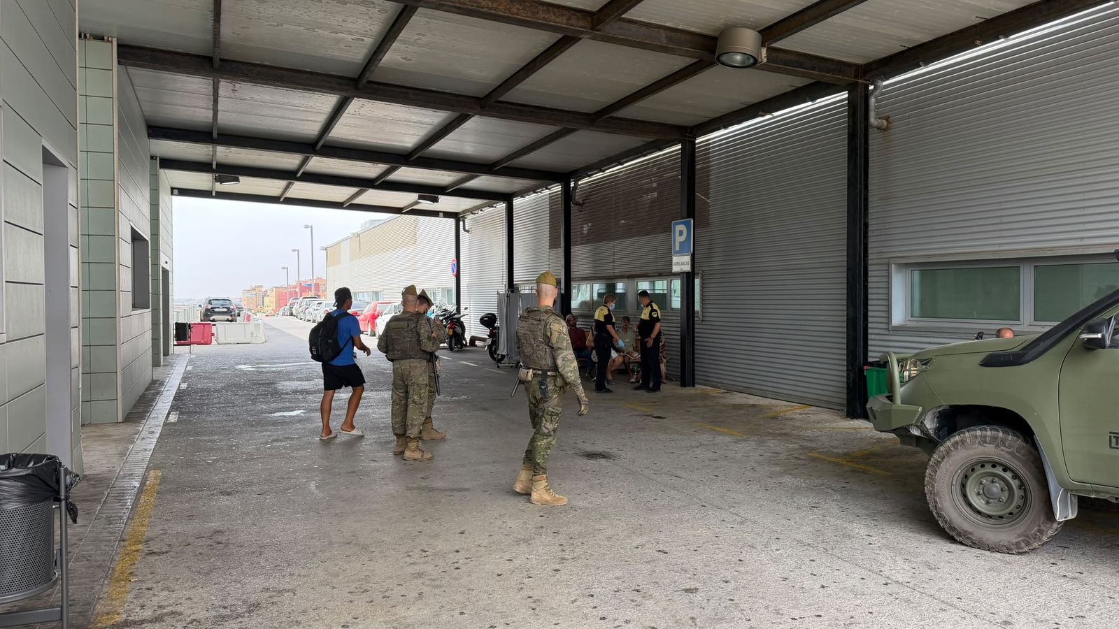 Militares, a las puertas del servicio de Urgencias del Hospital