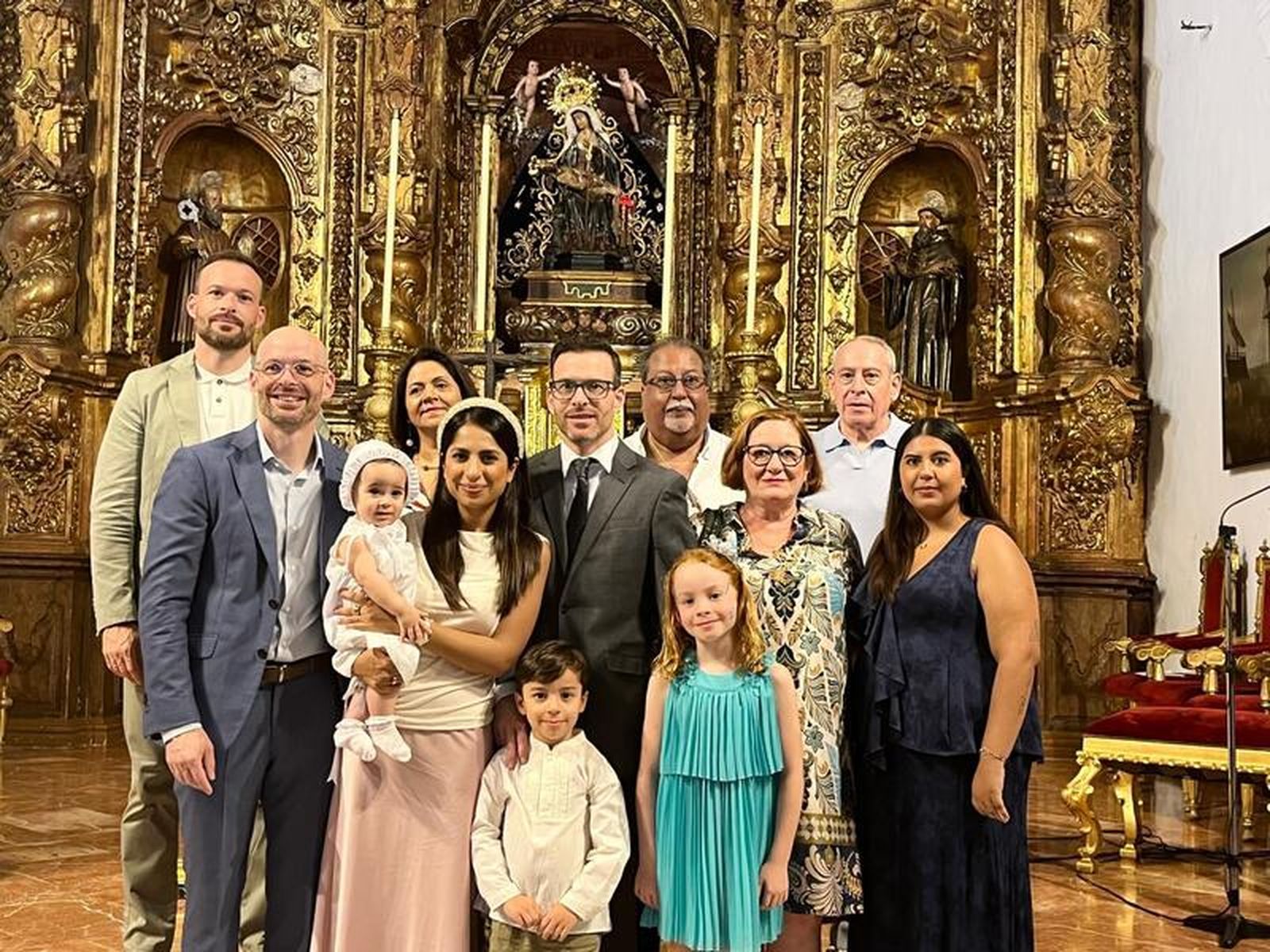 Melissa, José y Teresa reciben el sacramento del bautismo