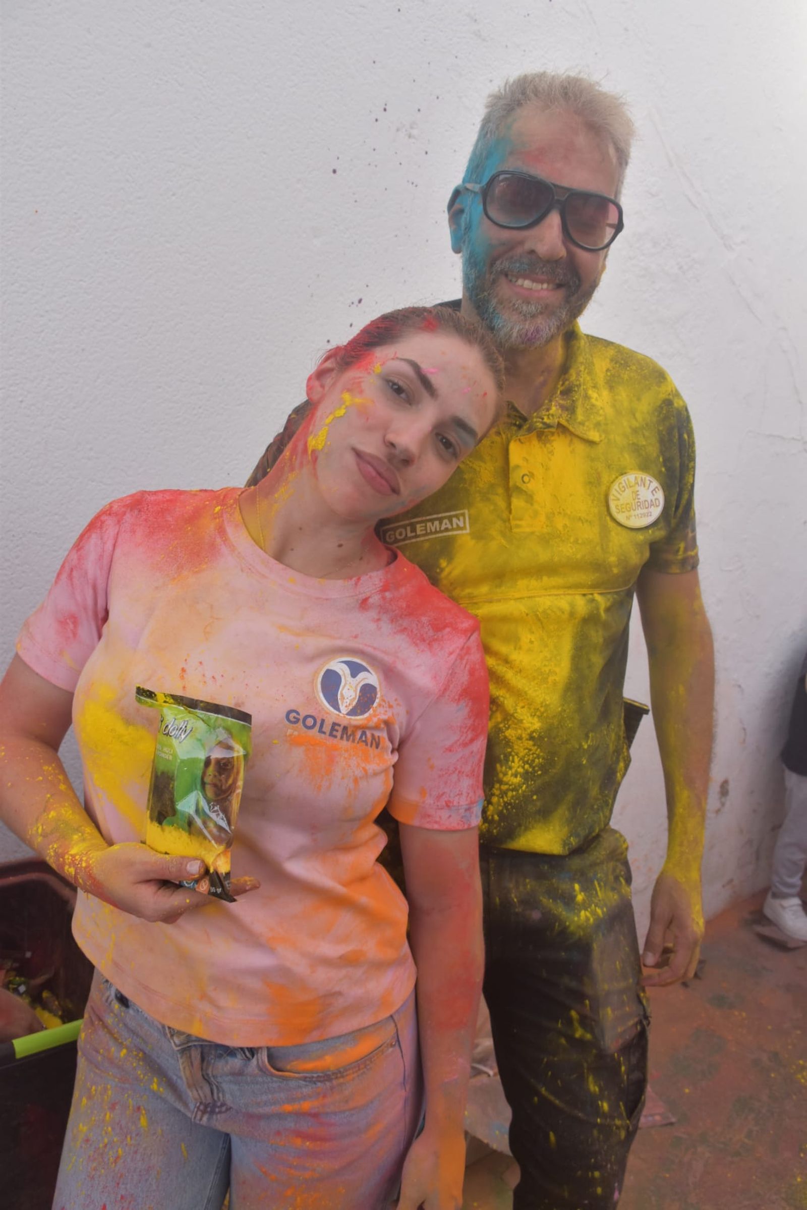 El Holi vuelve a teñir Ceuta de color por la solidaridad y el amor