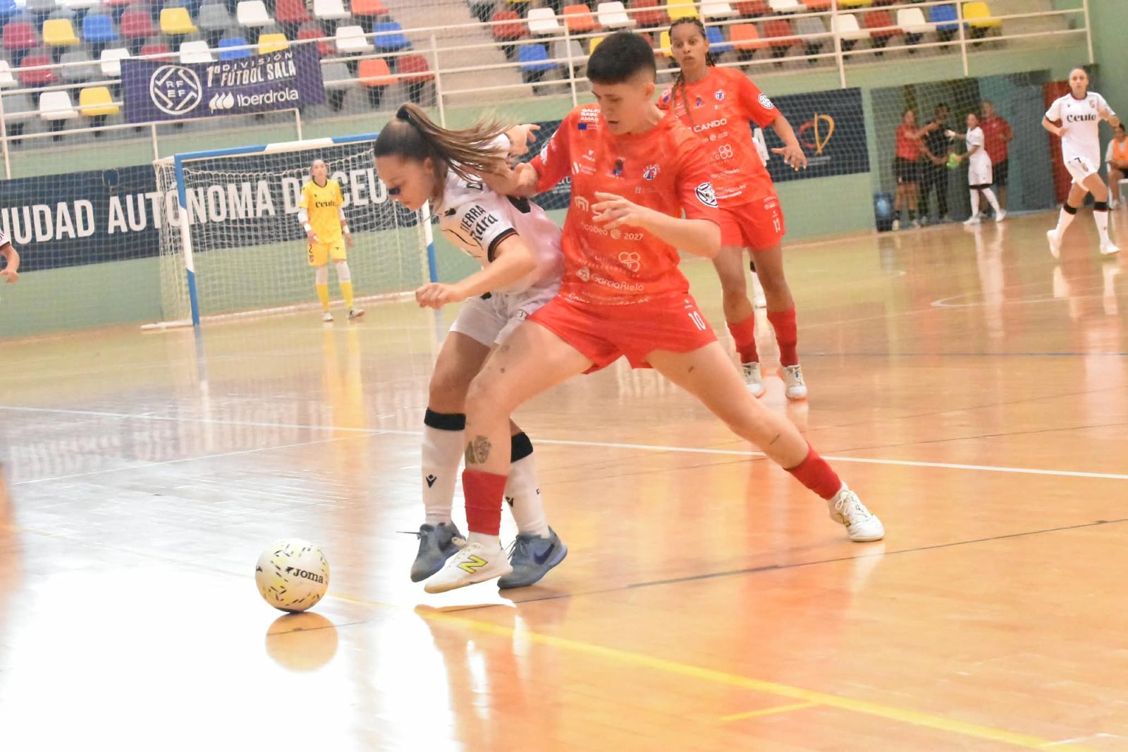 El Ceuta femenino deja escapar una merecida victoria en su debut en casa