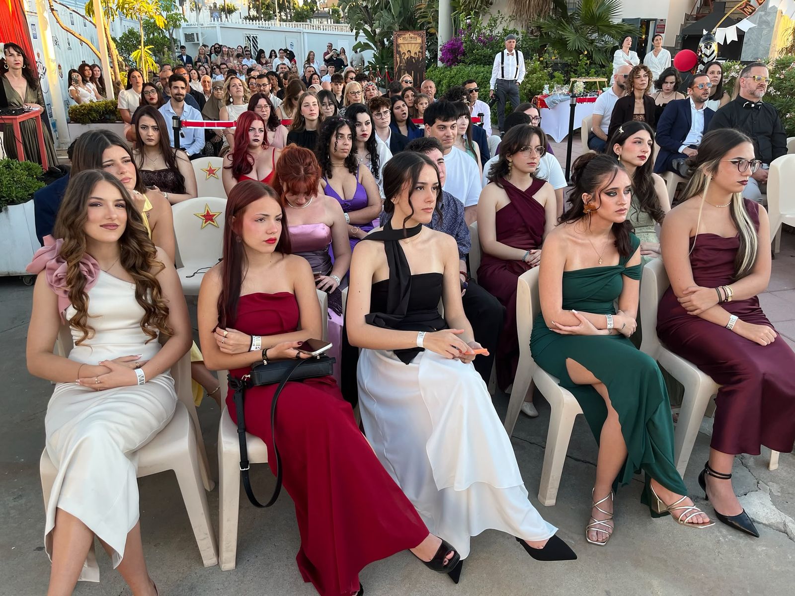 Los grupos de Bachillerato y de Gráfica Interactiva de la Escuela de Arte, graduados