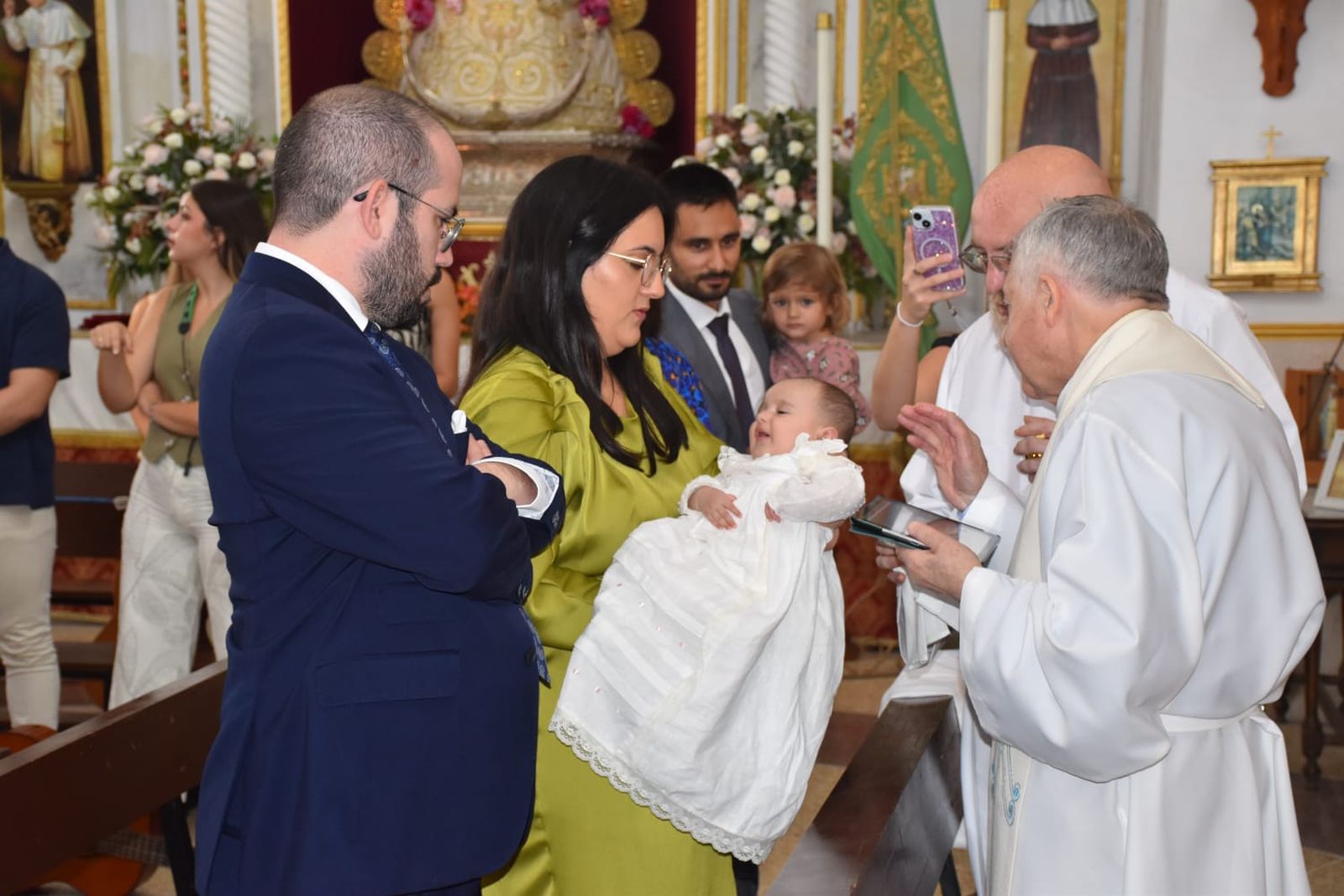FOTOGALERÍA | Teresa recibe el Sacramento del Bautismo