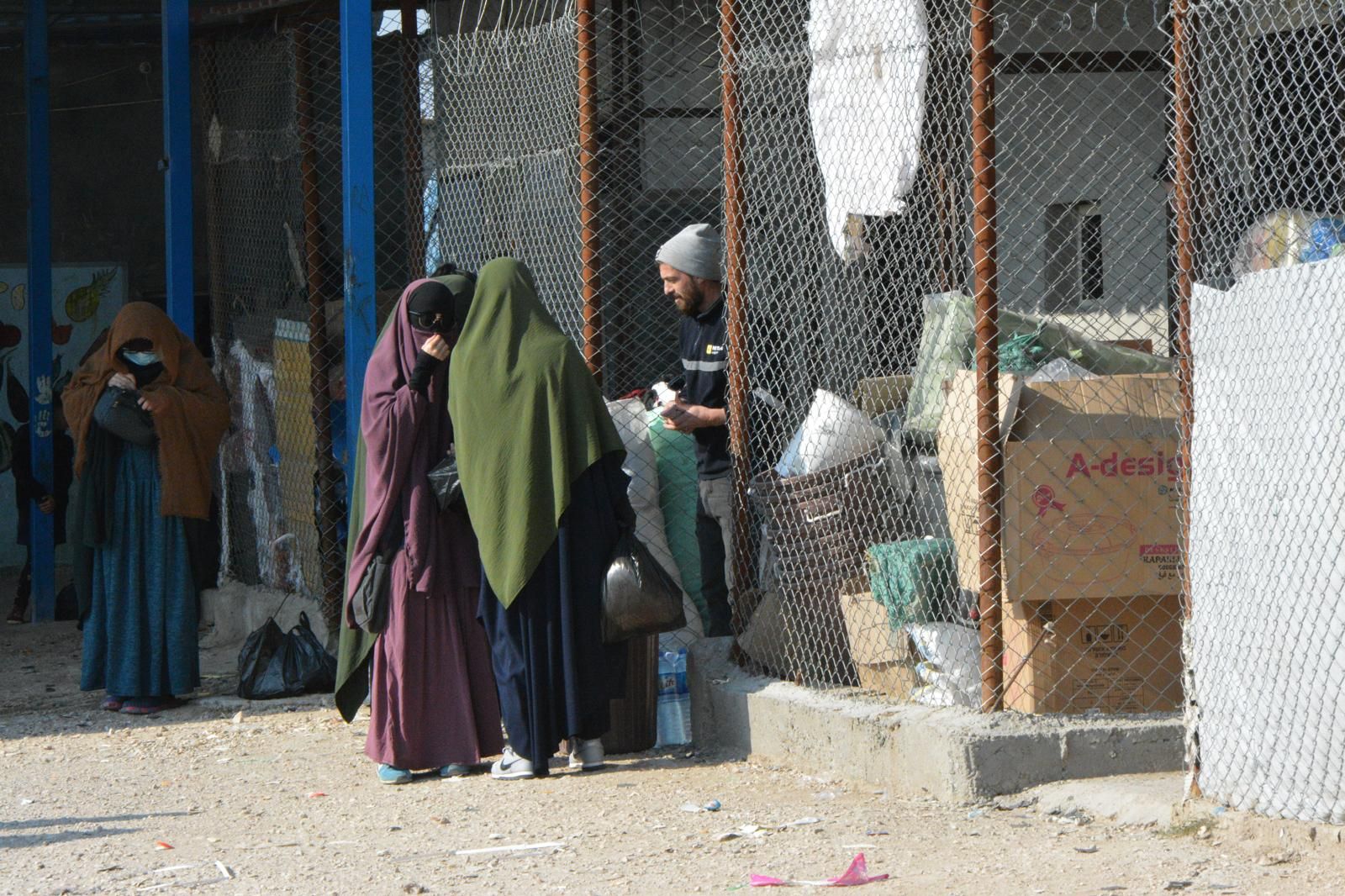 Varias mujeres en el campamento de Al Roj en diciembre de 2022