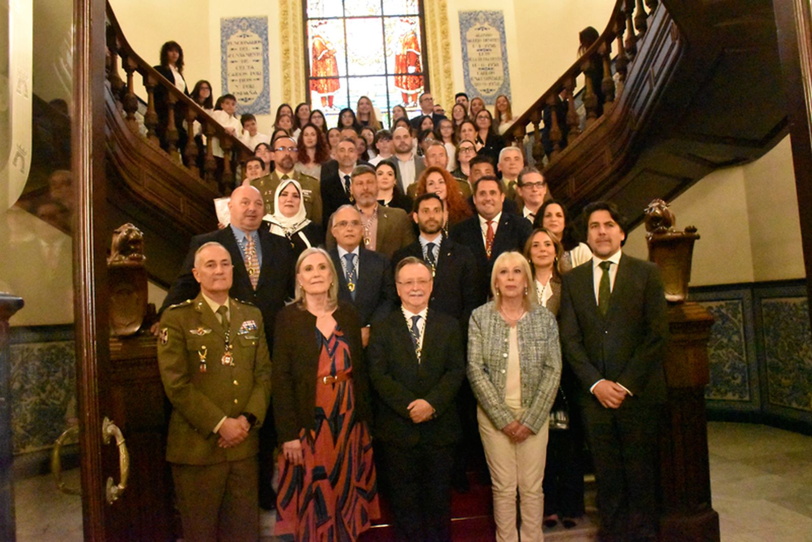 Foto de familia de las autoridades tras el acto. / FOTO NICOL´S