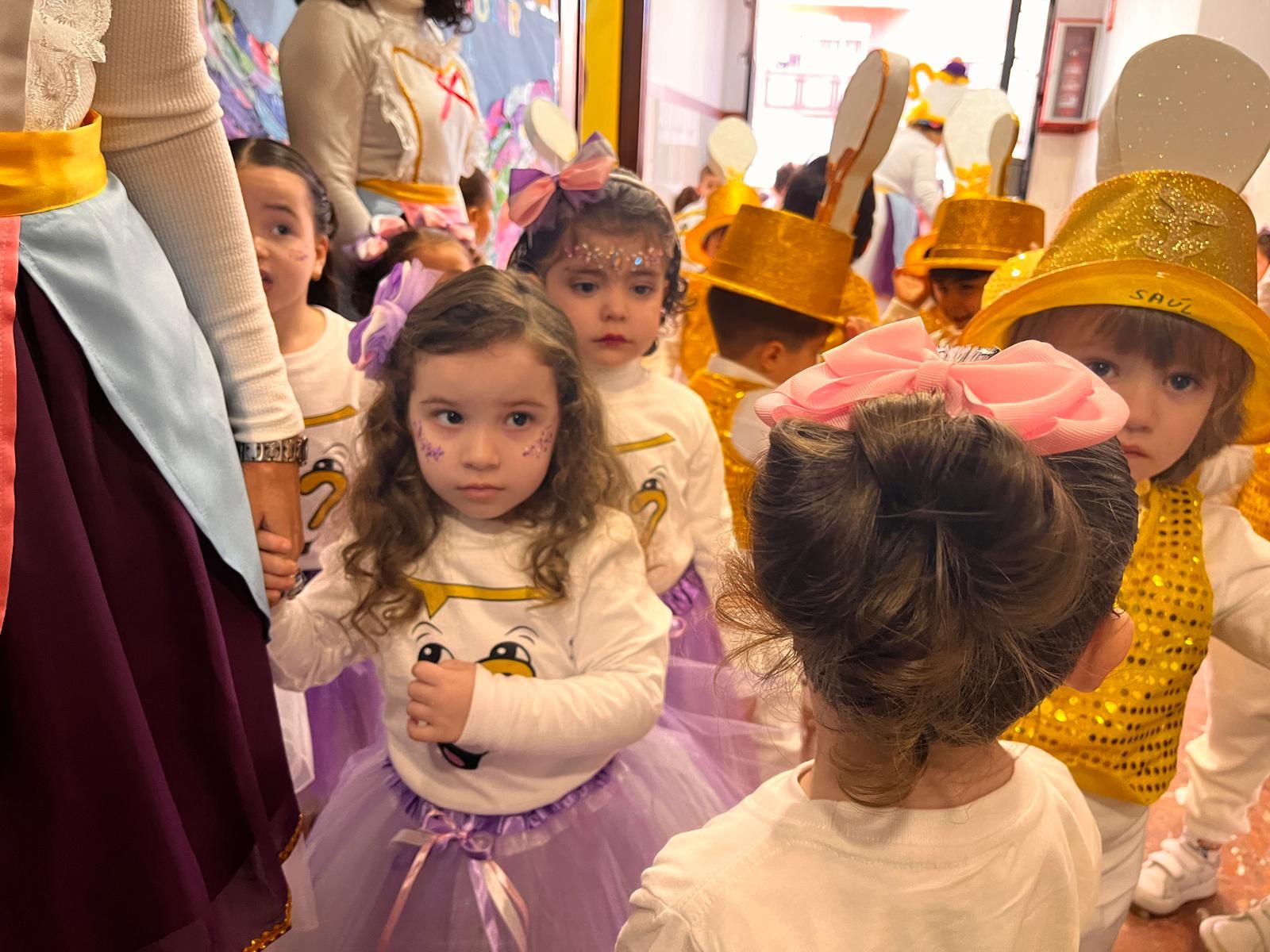 El 'Beatriz de Silva' protagoniza un pasacalles de cuento