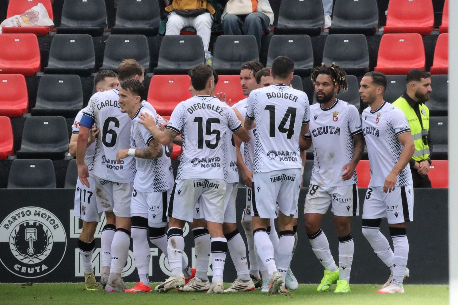 El Ceuta rescata un punto con alma y orgullo ante un Castellón superior en el Murube