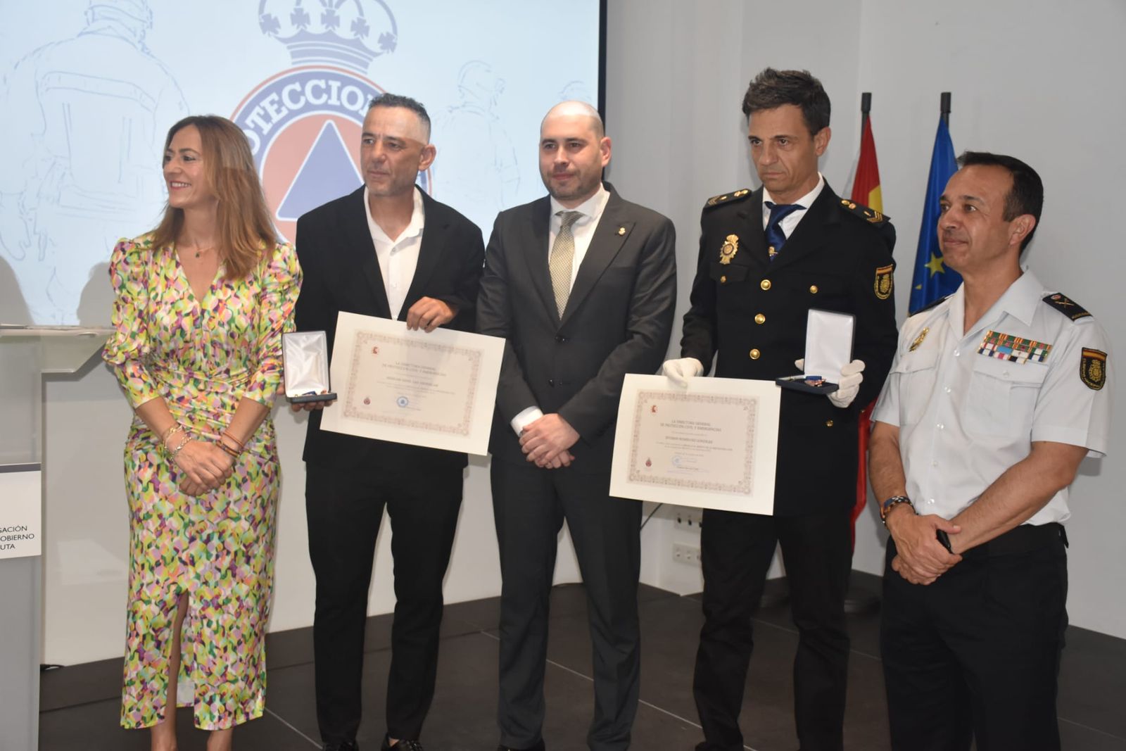Medallas de Protección Civil para los "héroes" de la OPE, el apagón o la DANA