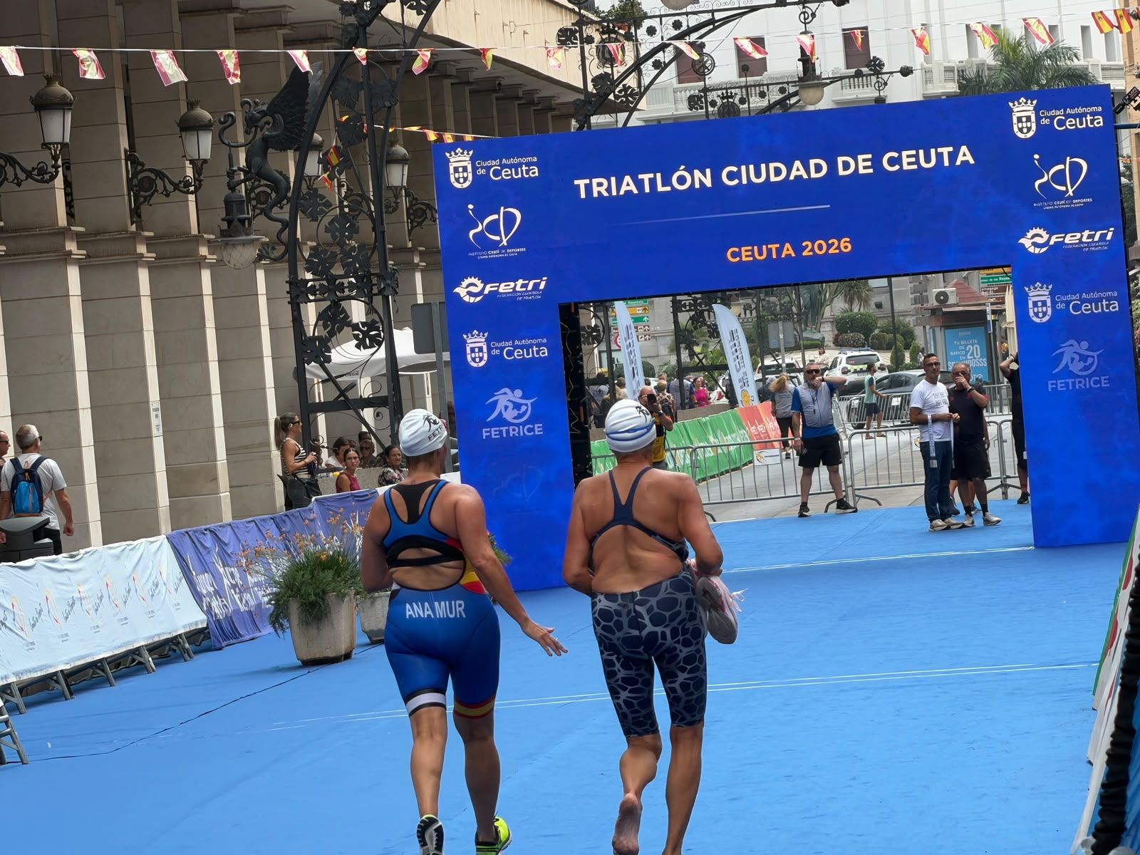 Los aficionados al triatlón en Ceuta se reúnen para participar en el Acuatlón Popular 'Juan Mur' y en la Phoenix Kids Triathlon
