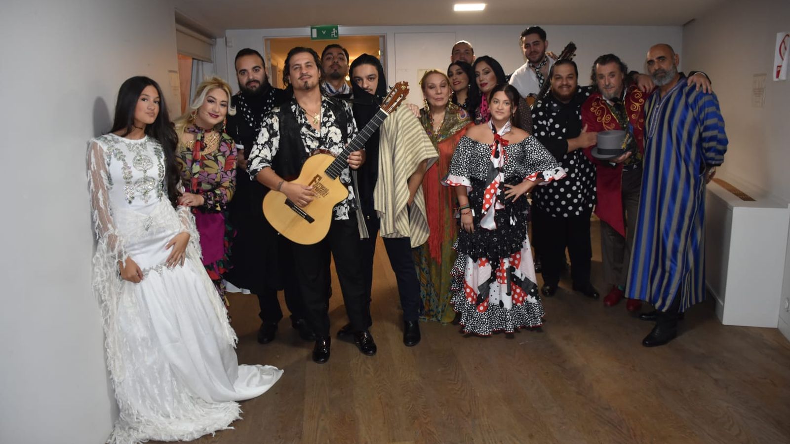 Farrucos y Fernández conquistan el Revellín con su zambombá para mayores.