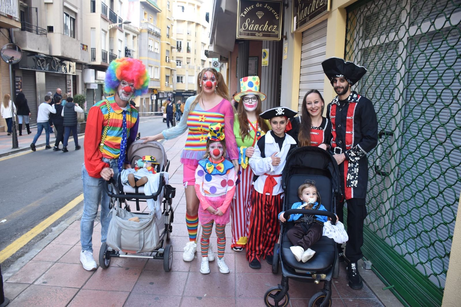 El Carnaval llena de color y ruido las calles del centro