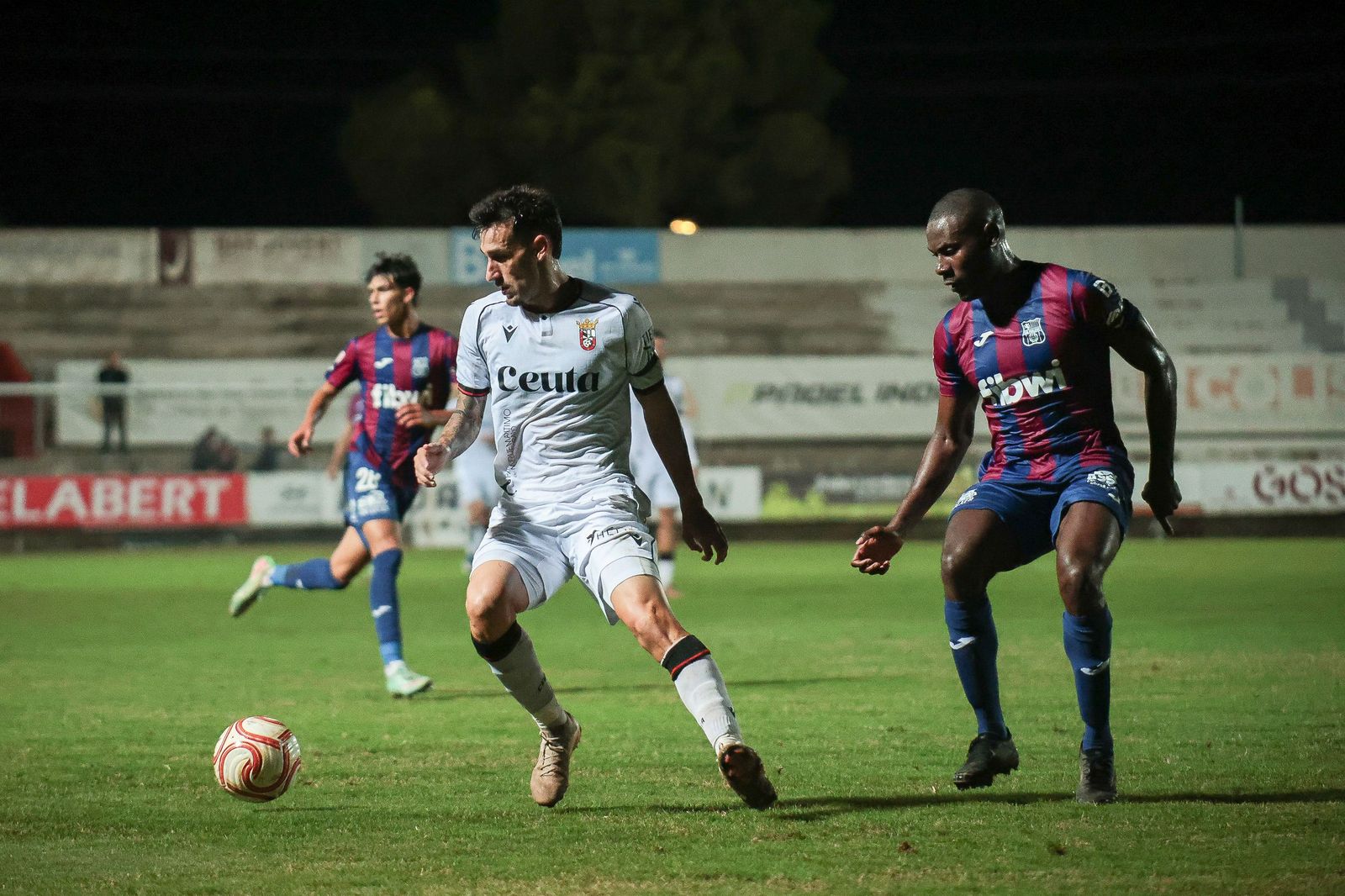 Victoria poco convicente del Ceuta ante el Poblense (1-2) para avanzar en Copa