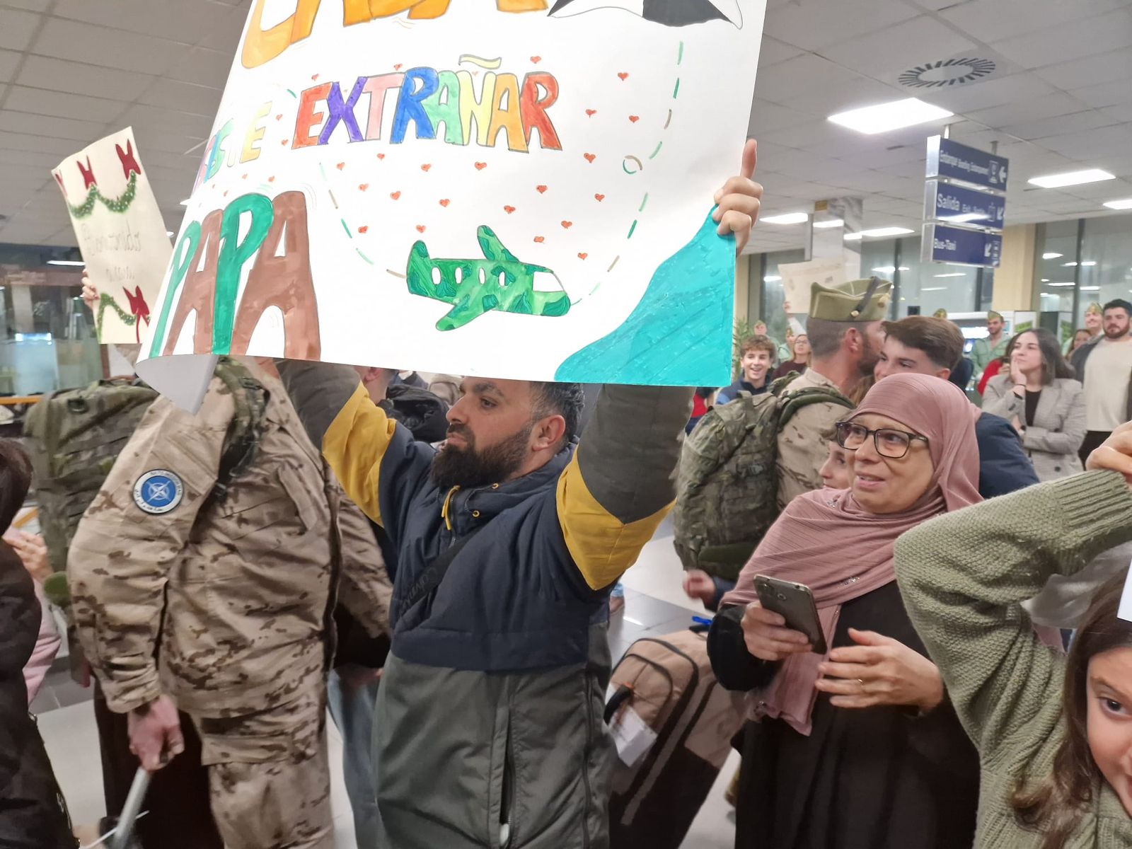 FOTOGALERÍA | De Irak a los brazos de su gente: fotogalería del regreso de la COMGECEU