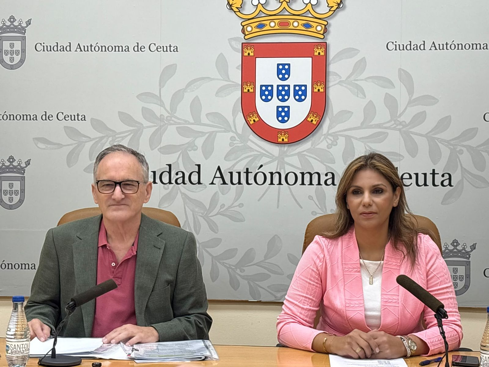 Benzina y Lopera alertan de la influencia de los mensajes contrarios a las vacunas y de la pérdida de confianza ciudadana. Ambos recuerdan que la prevención resulta fundamental para evitar complicaciones respiratorias durante el invierno