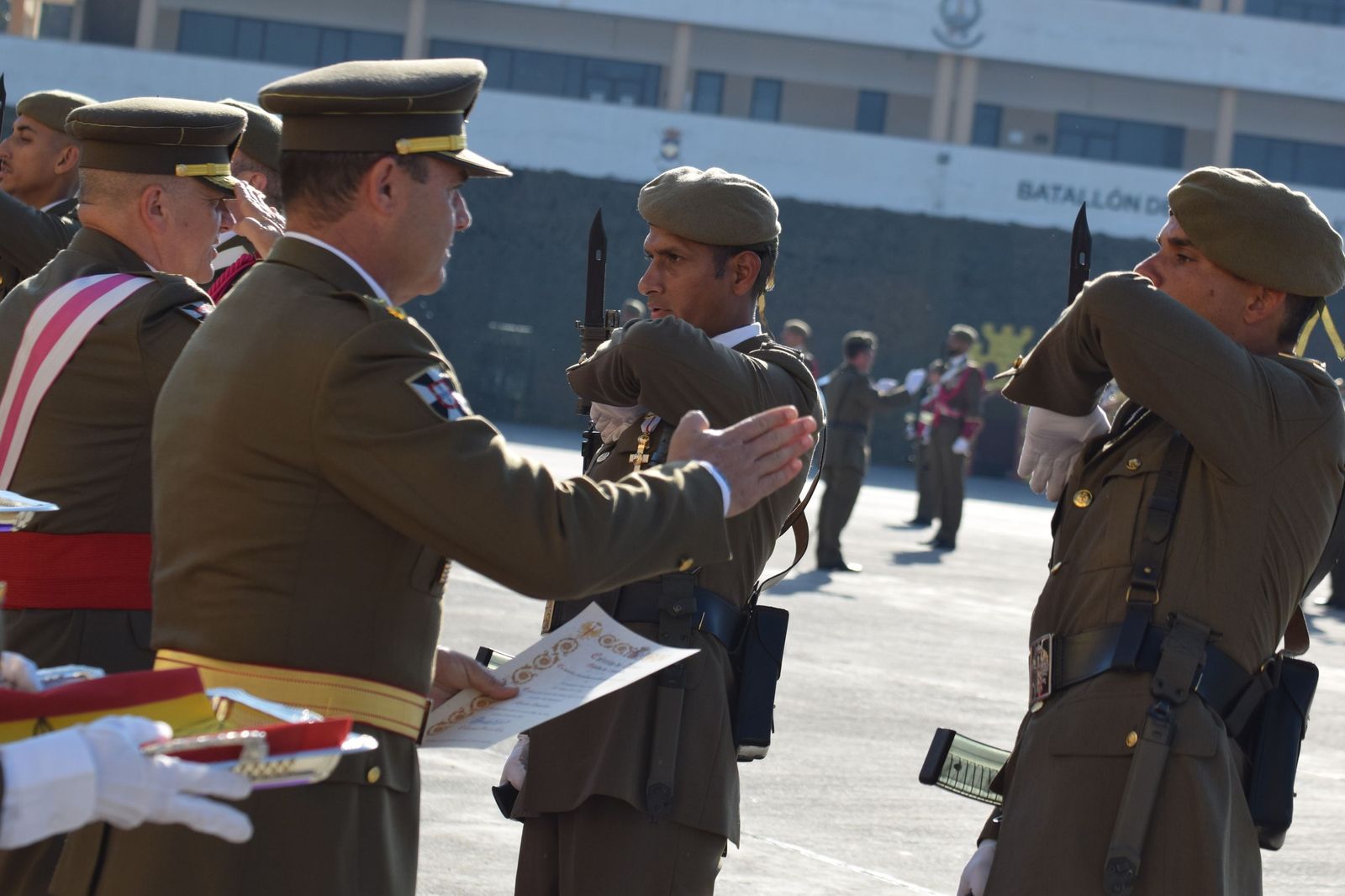 El Regimiento de Ingenieros 7 honra a San Fernando en una solemne parada militar en El Jaral