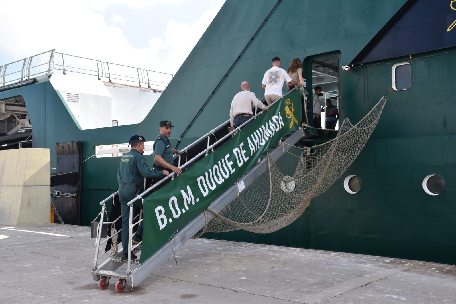 La Guardia Civil muestra sus medios a los escolares