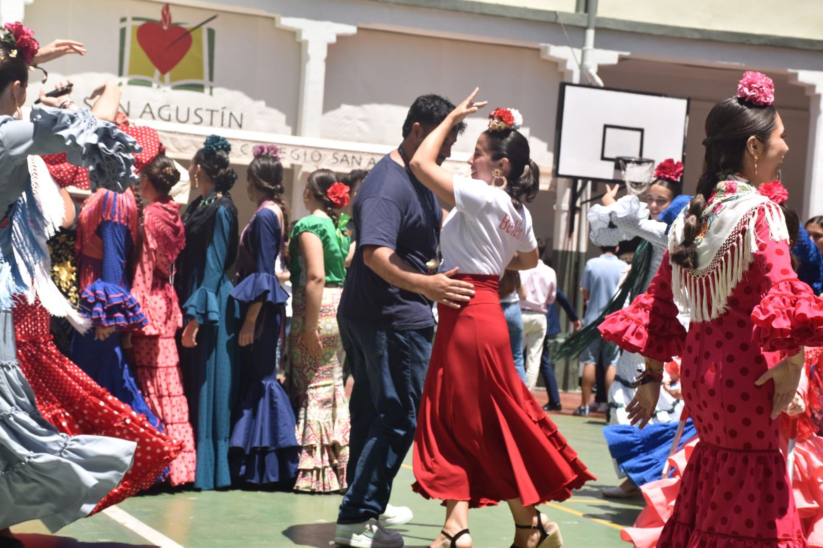 El Colegio de San Agustín disfruta de una feliz jornada solidaria con su Cruz de Mayo