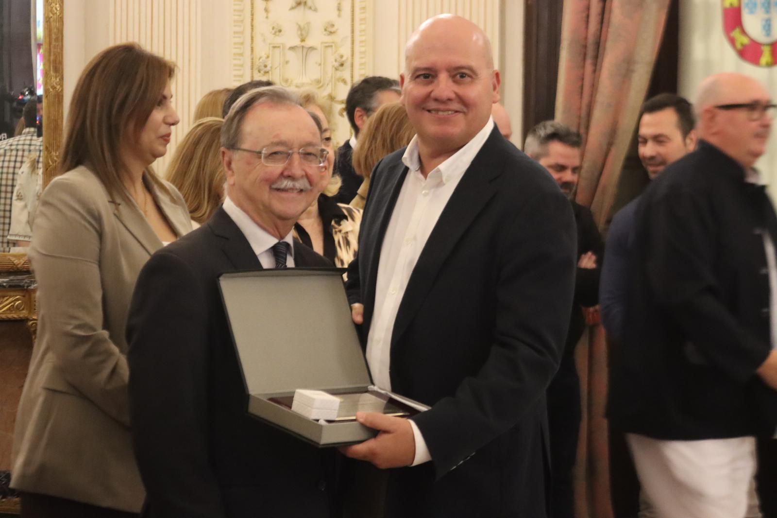 Acto de entrega de reconocimientos por el Día del Funcionario en el Salón del Trono