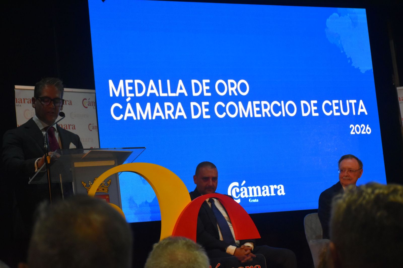 Luhay Hamido recibe la Medalla de Oro de la Cámara por su compromiso con el deporte ceutí
