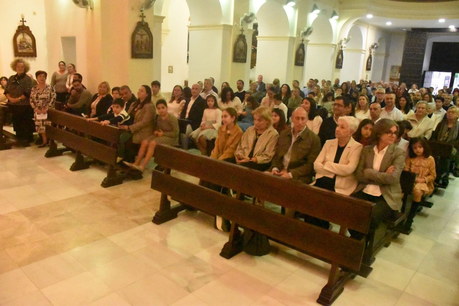 Bendición de las cruces en la iglesia de San Francisco