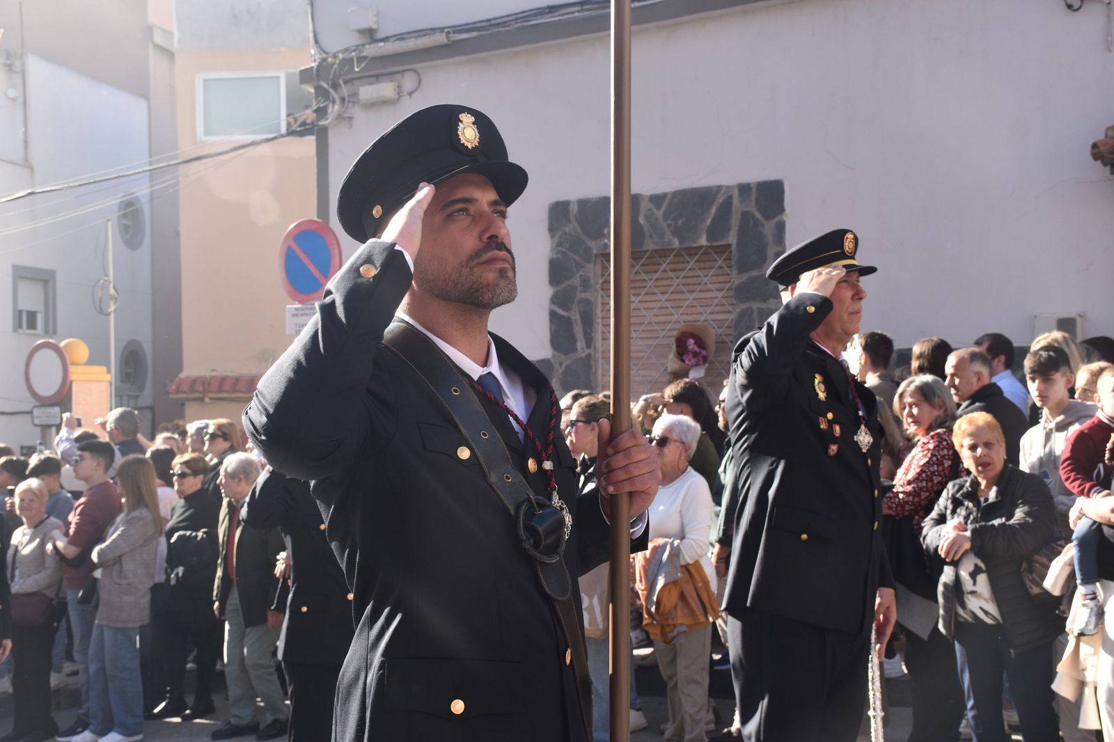 La Amargura: andares de barrio para un Miércoles Santo soleado