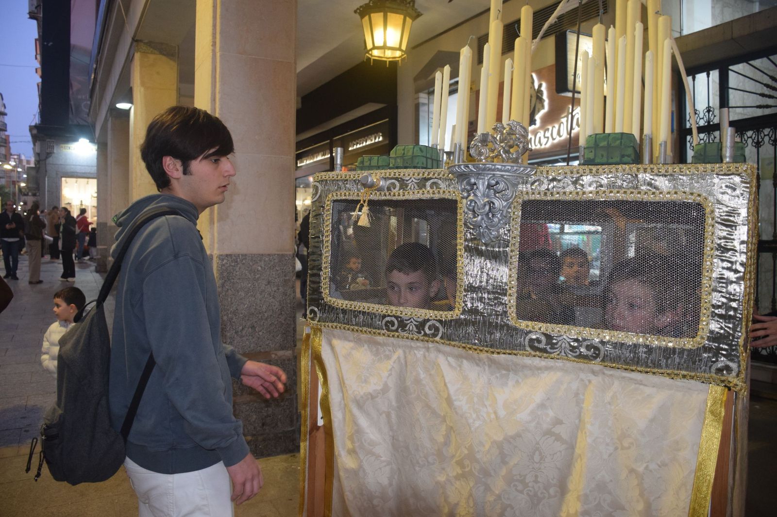 El paso de los niños, listo para procesionar