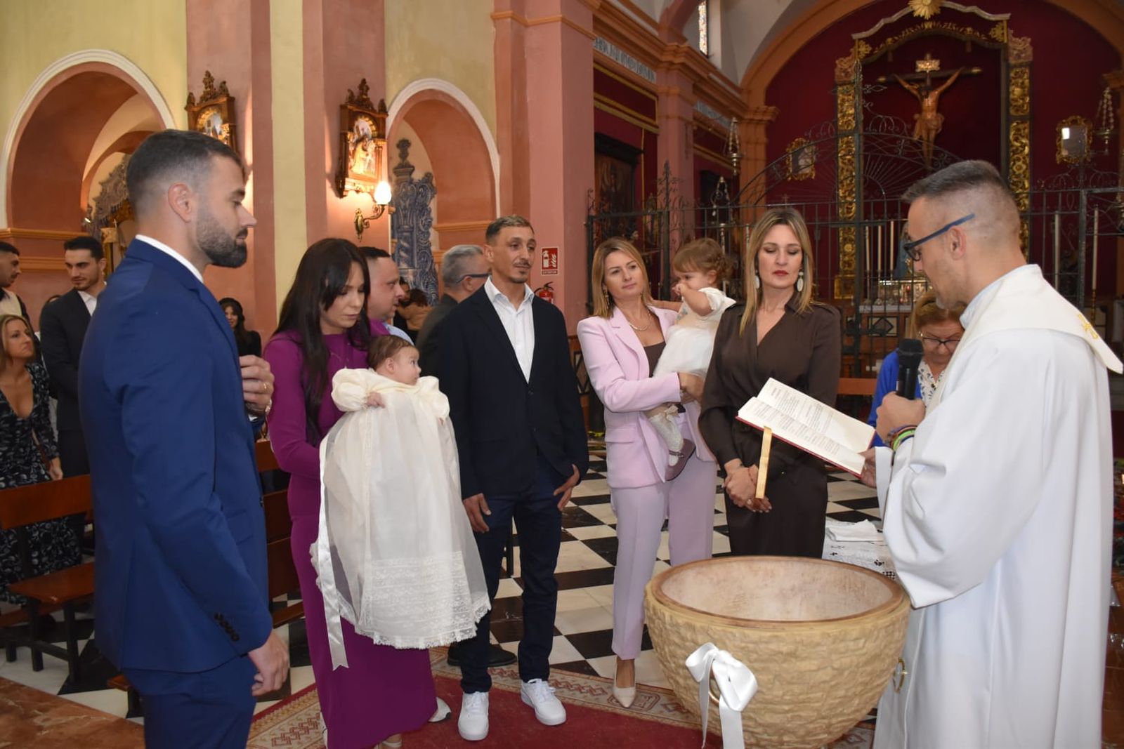 El bautizo de los hermanos Antonio y Jimena