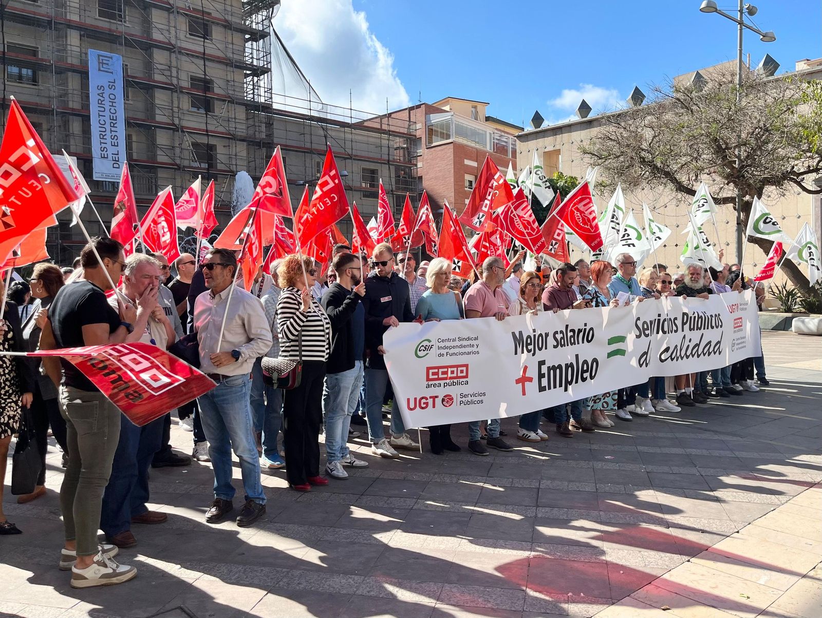 Plano general de la concentración en la Plaza de los Reyes