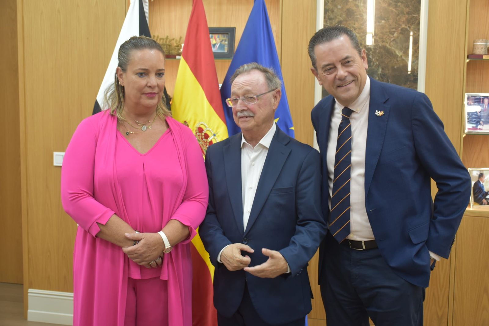 El presidente Juan Vivas recibe en el palacio autonómico a Roncero