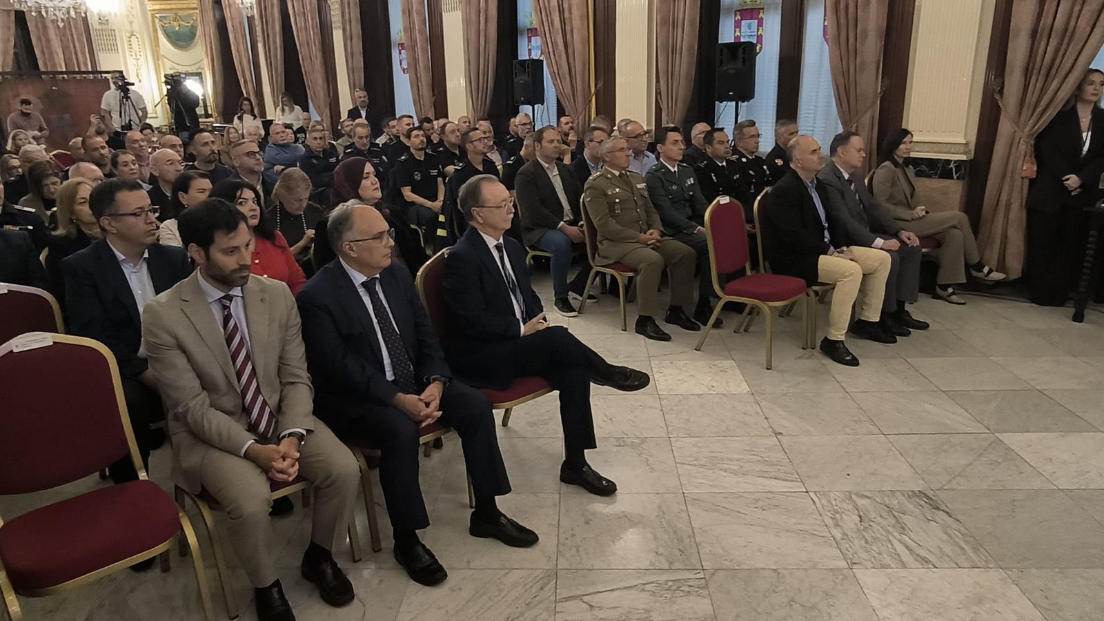 Autoridades civiles y militares acudieron al acto