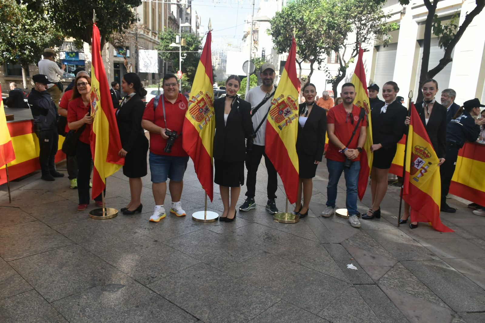 Multitud de ceutíes juran bandera de manera simbólica para mostrar su pertenencia a España